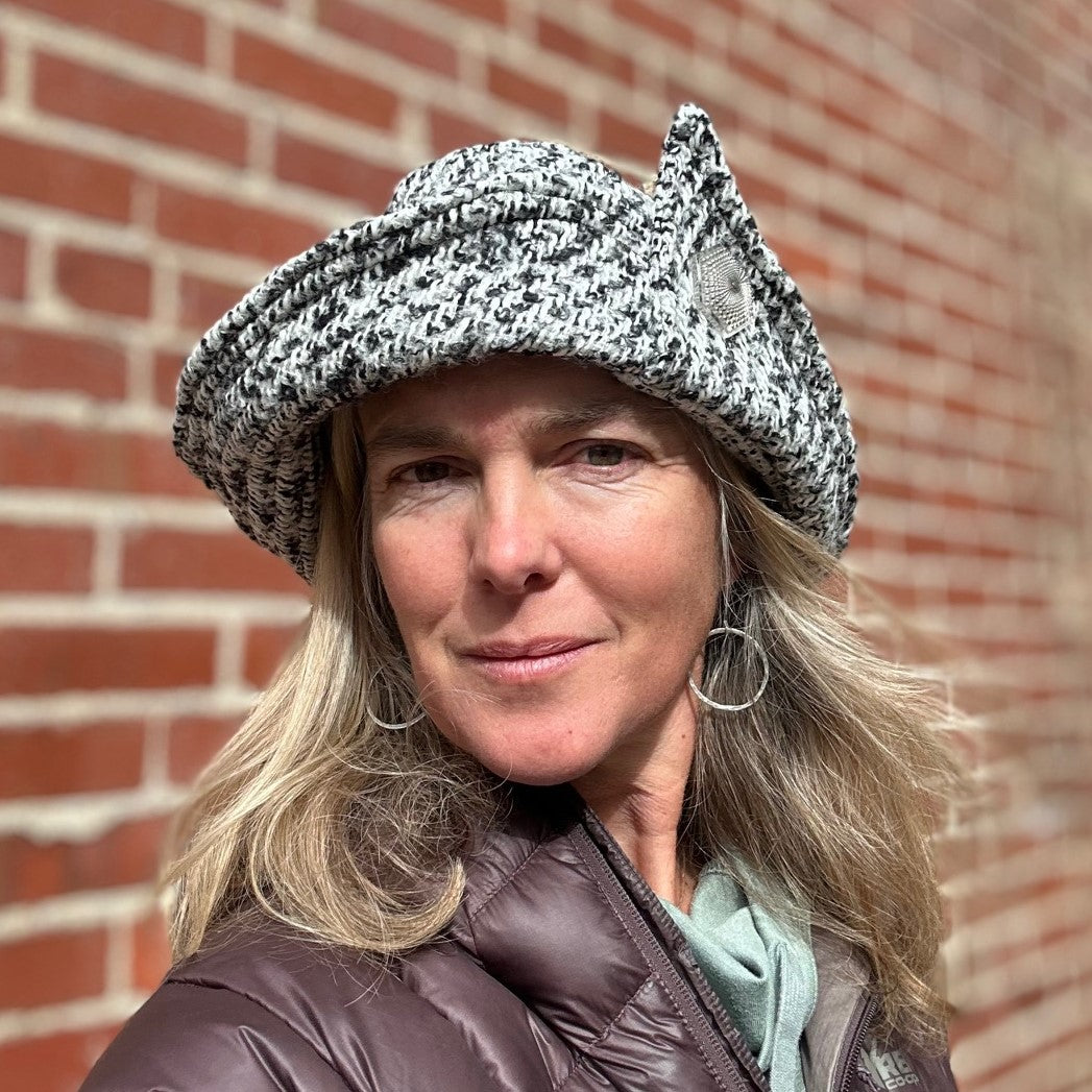 542 Roll Brim Hat Made with a Woven Fabric
